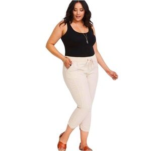 Torrid Woman’s 4TAN Poplin Plus Size Cropped Pull On Pants Size 28 NWT